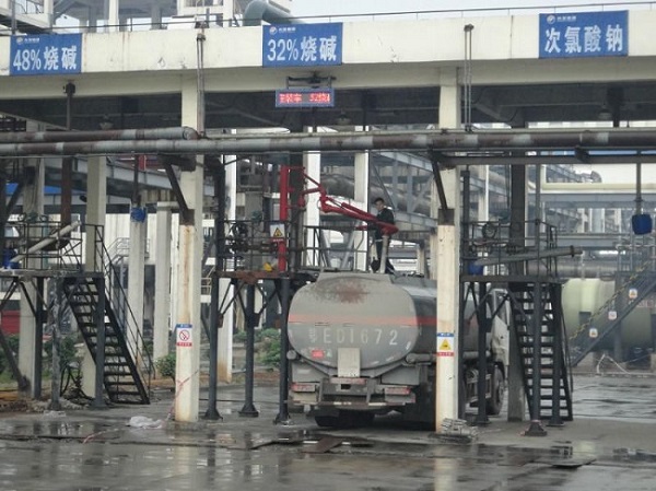 風(fēng)從虎，雨從龍，大大來(lái)了雨迎接！興發(fā)牛，大壩壯，主席來(lái)了宜昌亮！